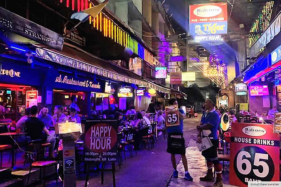 Bangkok Nights: Exploring the City's Electric Nightlife Scene